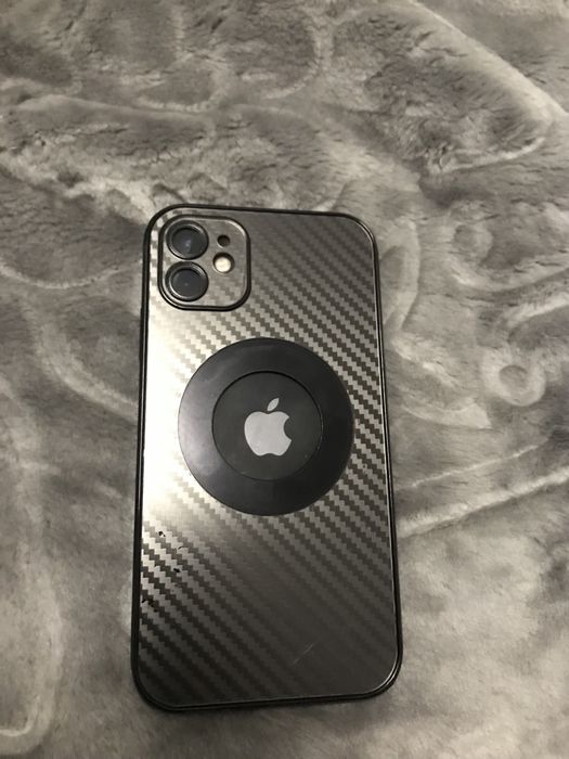 Vand iphone 11 de 64 gb negru