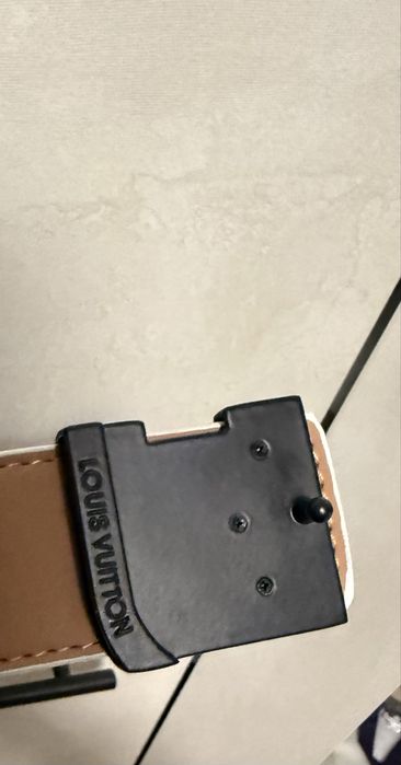 Lv (louis vuitton) belt колан