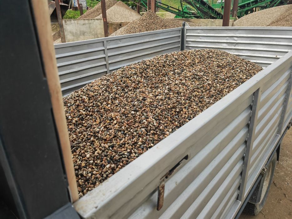 Transport nisip, pietriș,balast, materiale.