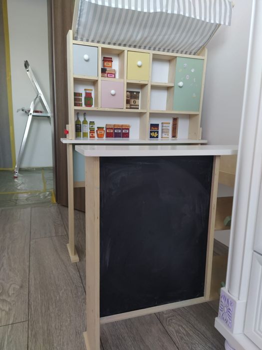 Stand din lemn pentru copii