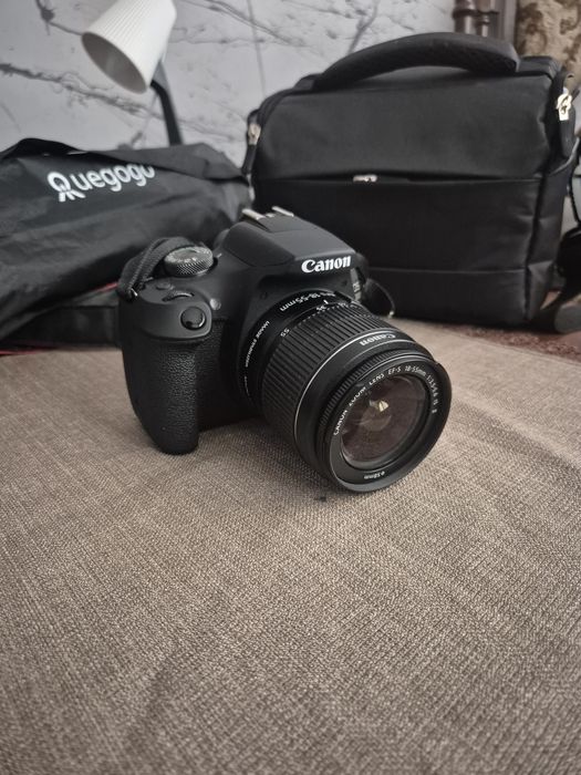 Комплект Фото Камера Canon 2000D + чанта + стойка