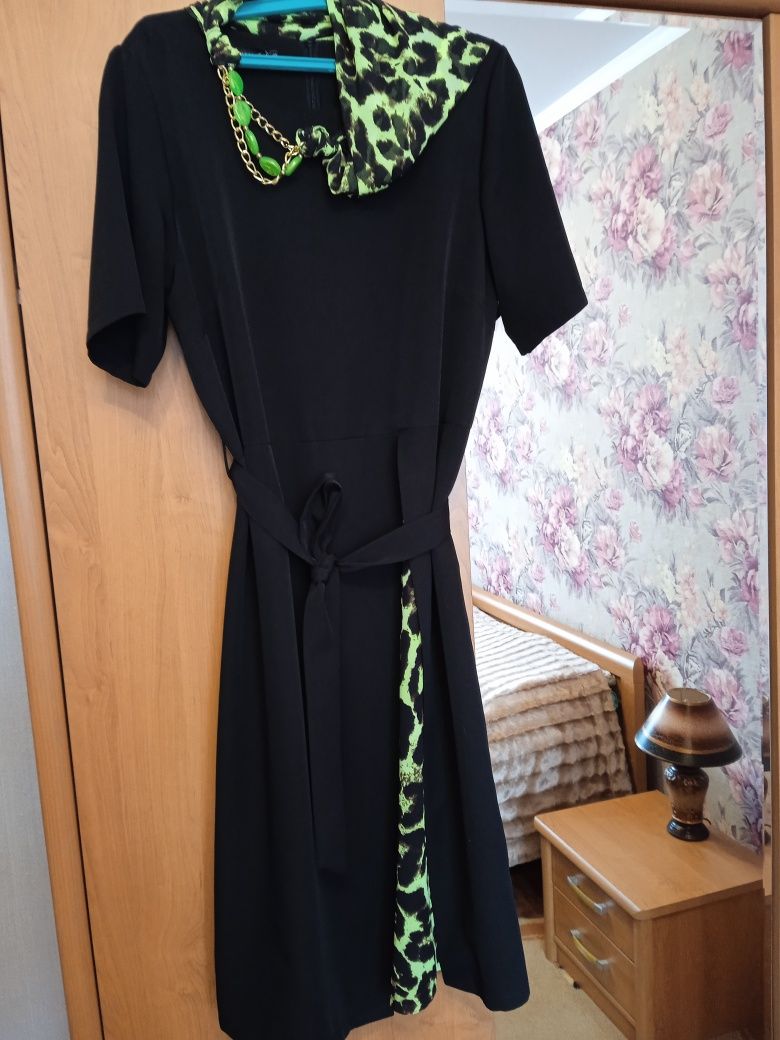 Платье футляр,черное,50-52
