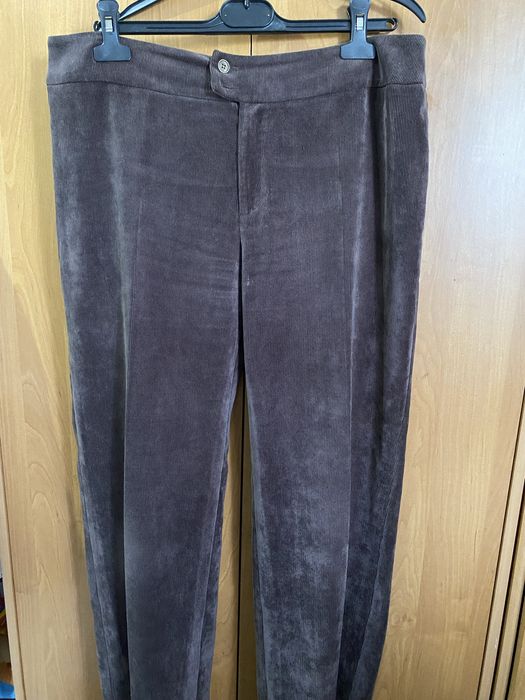 Pantaloni catifea reiată (manșon) maro închis – eleganți și comozi