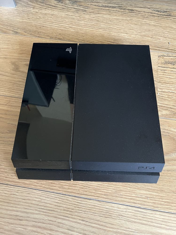 Playstation 4 + 2 контролера + игри