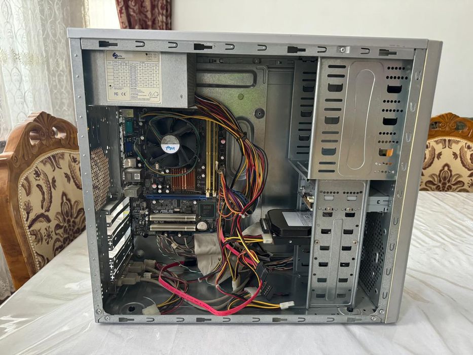 Продам компьютер по наследству 
Не понимаю в компьютерах, досталось по