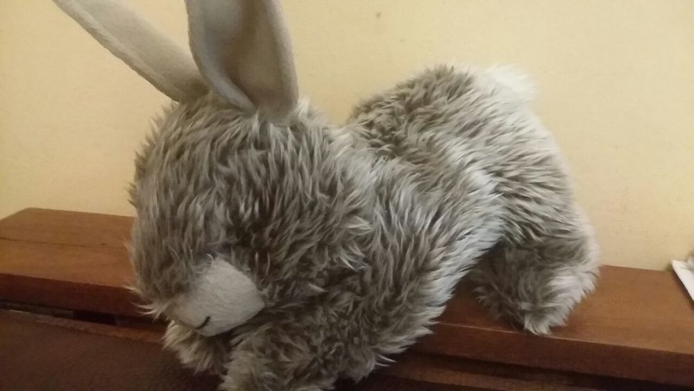 jucarie iepuras pufos 25 cm.