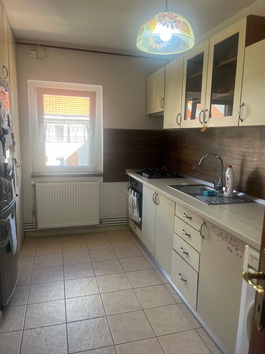 Închiriez apartament
