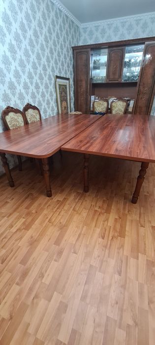 Продаётся стол и стулья
