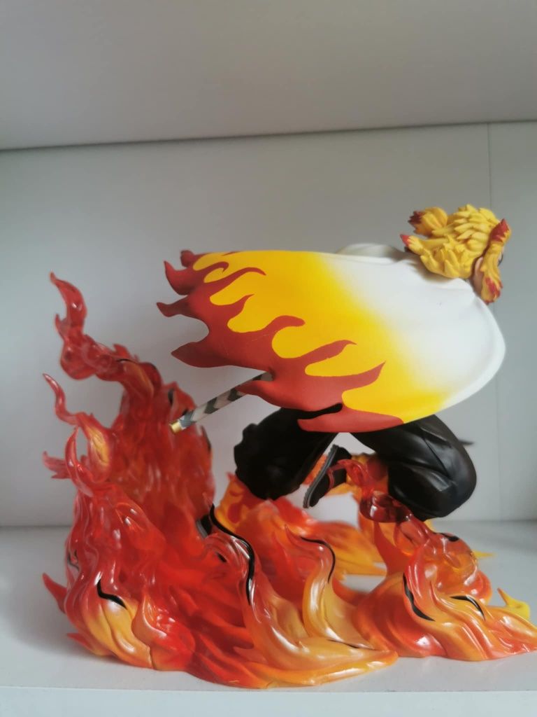 Продавам Kyojuro Rengoku  Demon Slayer