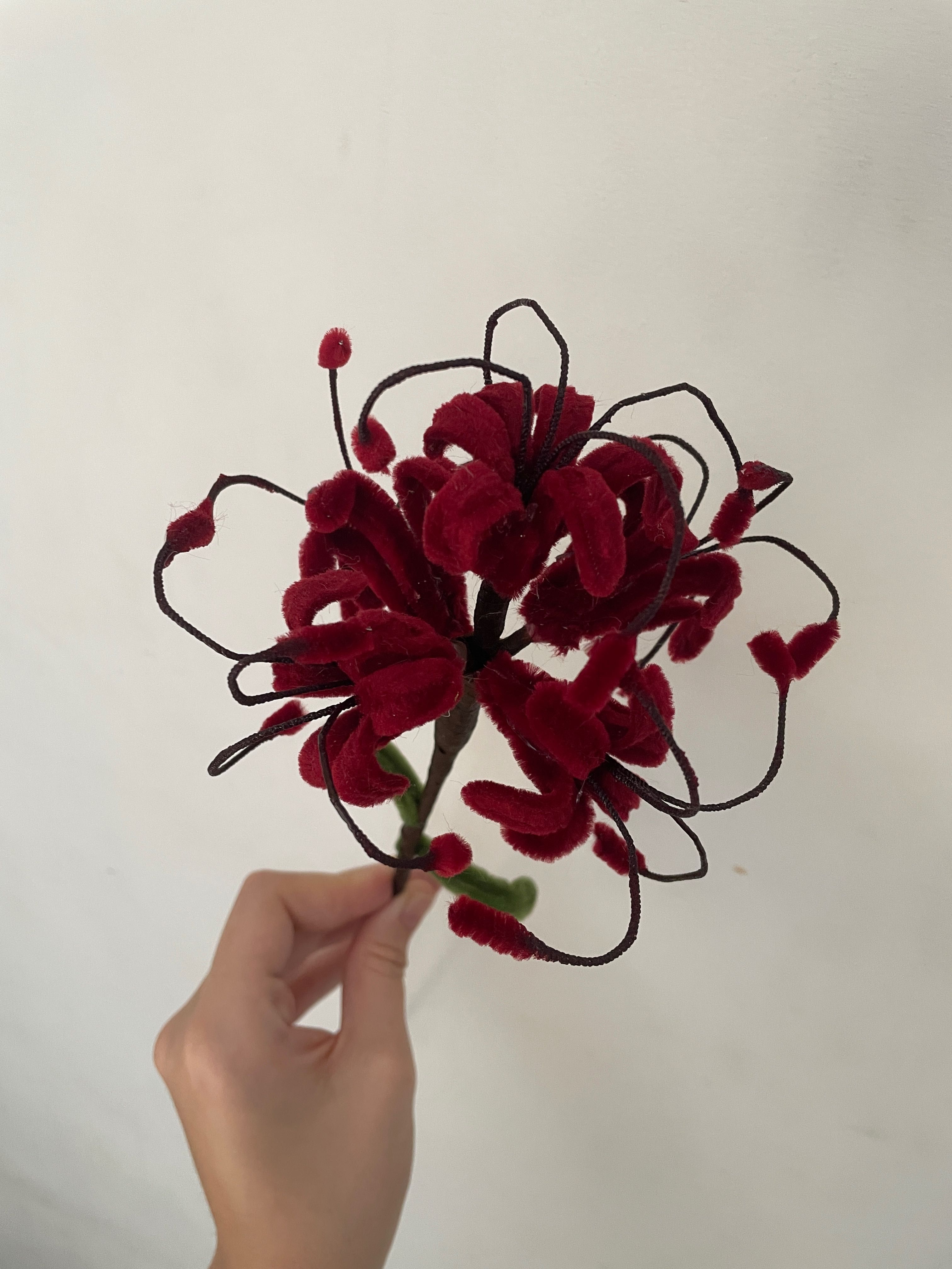 Flori artizanale, handmade din sârmă plușată