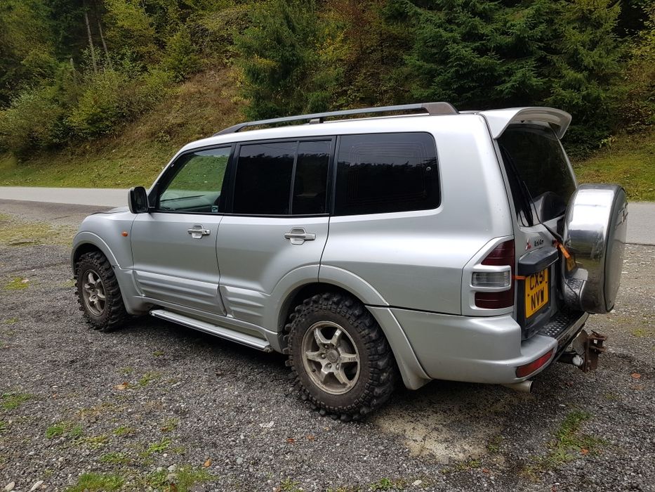 Dezmembrez mitsubishi pajero motor 3.2 mk3