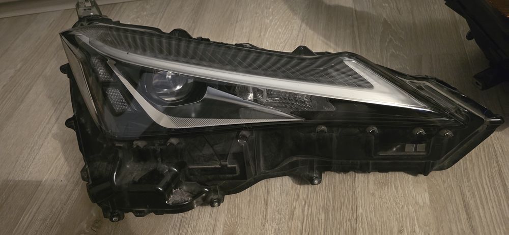 Far led dreapta Lexus UX