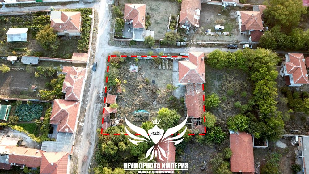 Продавам двуетажна къща 240РЗП с широк двор 1280кв. в с.Дълбок Извор