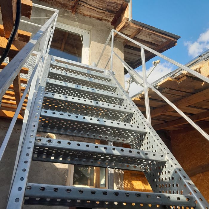 Scări metalice galvanizate la orice demisiune asiguram transport ori u