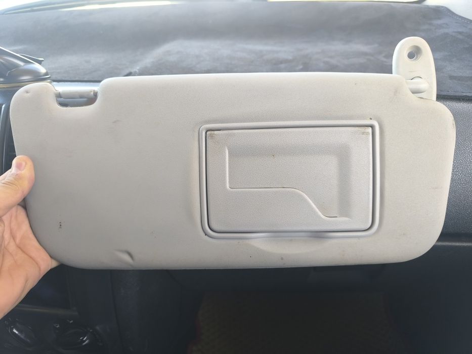 Козырек На Хйунай Гетс правый левый тоже есть но сломанный