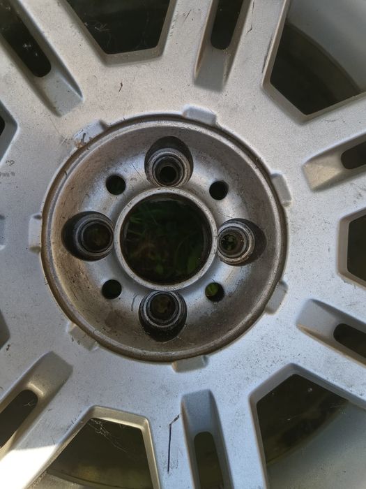 Vand anvelope cu genti de aluminiu