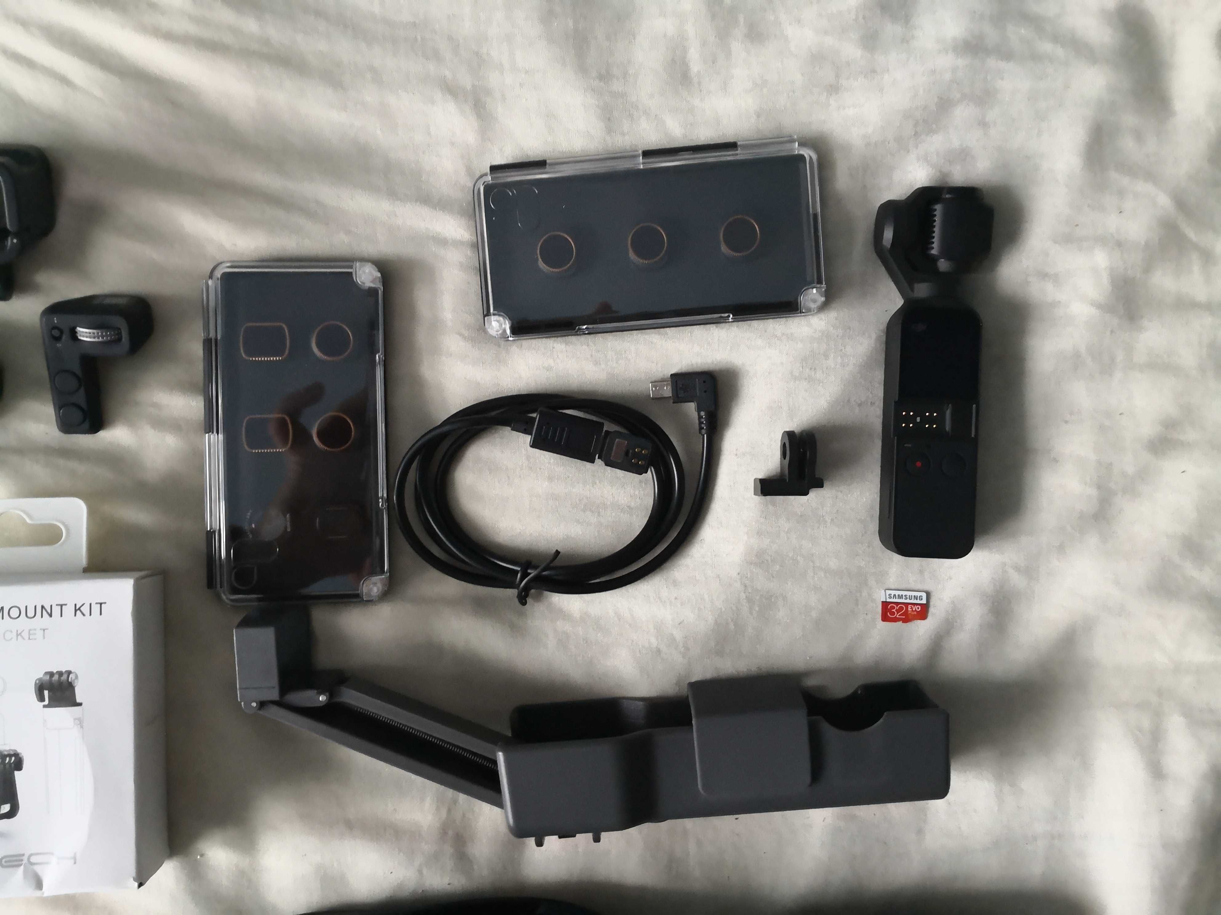 Pachet camera DJI Osmo Pocket si accesorii