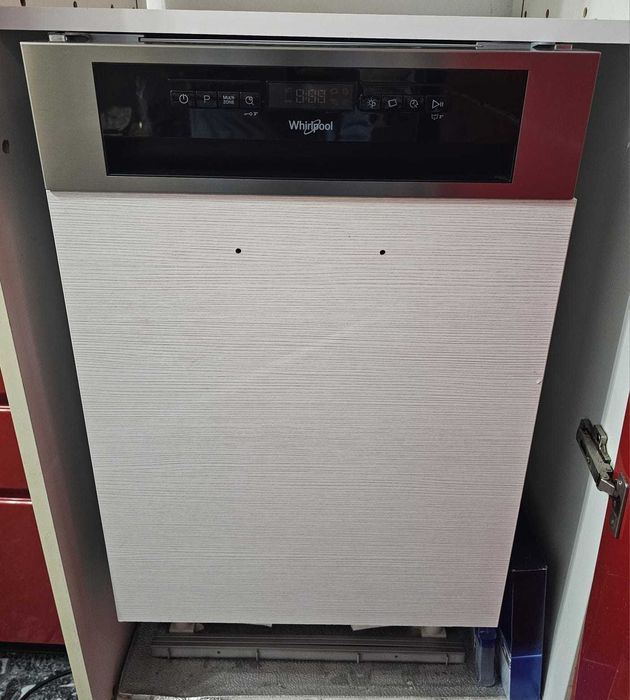 Mașină de spălat vase Whirlpool 45cm, 10 seturi – stare excelentă