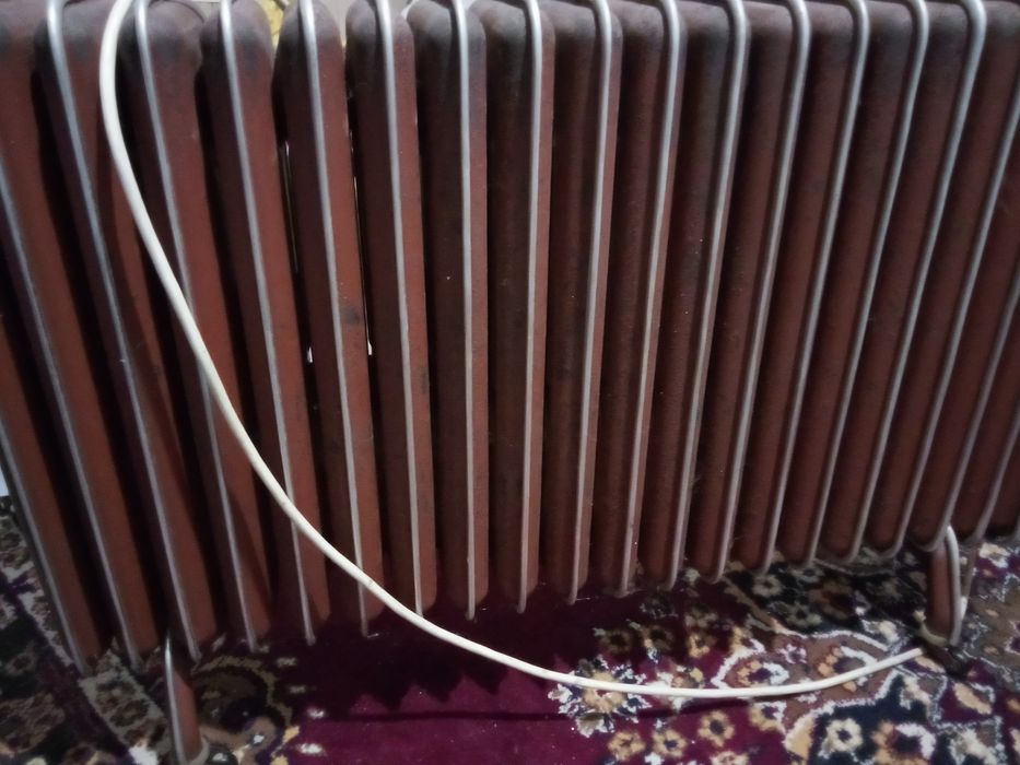 Продавам маслен радиатор