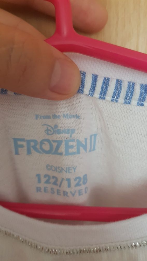 Pijamale disney pentru 6-7 ani, marimea 122-128, 30 de lei ambele