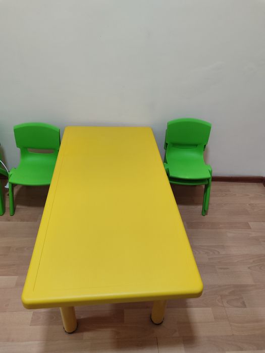 Стол со стульями