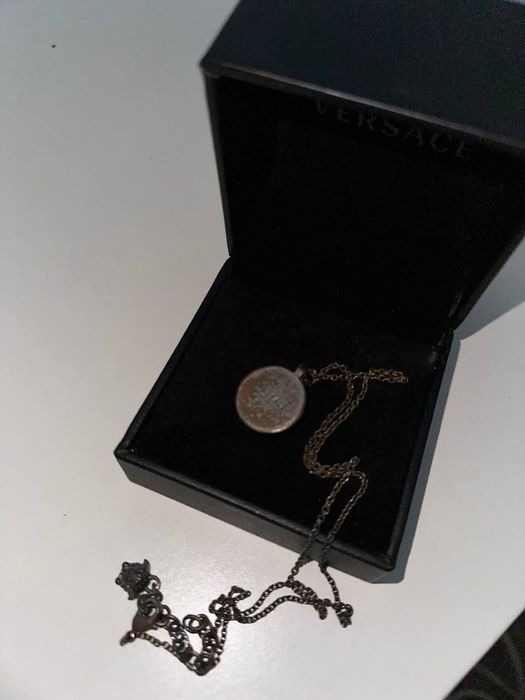 Оригинална верижка Versace с медальон Medusa – използвана