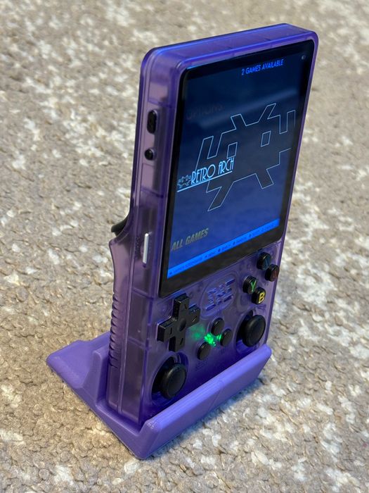 Vand consola jocuri retro R36(S) PLUS ecran 4 inch si WI-FI