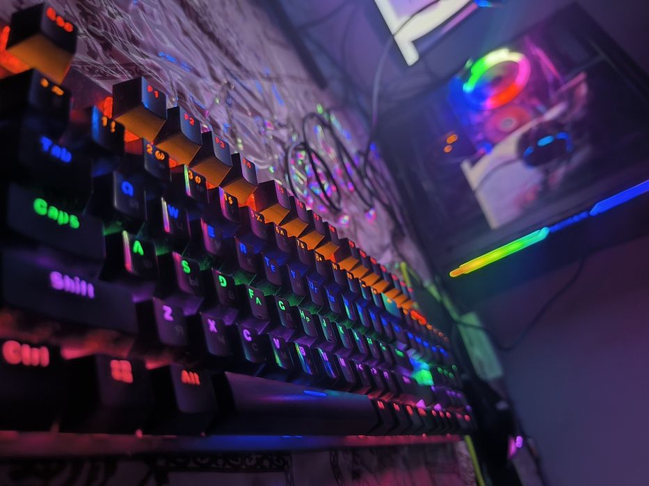 Komputer sotiladi obmen bor 12 pro - max