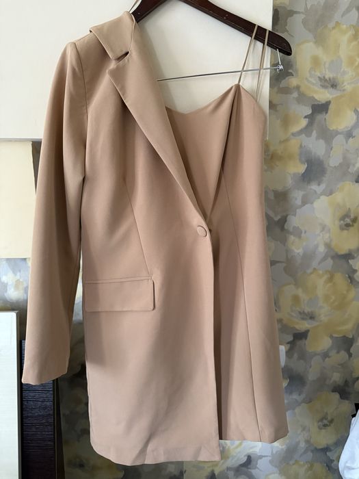 Вещи новые с этикетками, каждая по 10.000