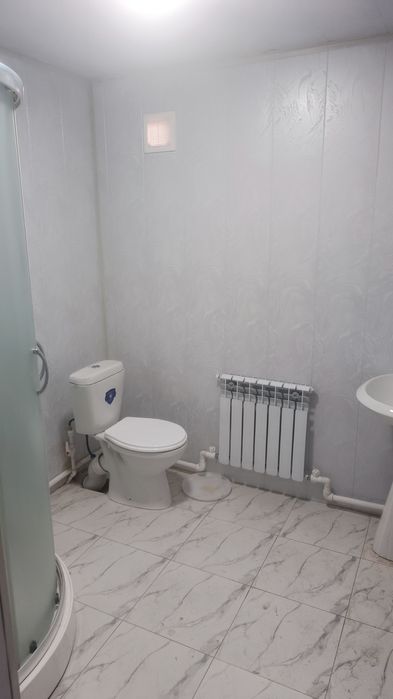 Сдаётся дом 2 этажный 4 комнаты возле  Азербайджанского центра саракул