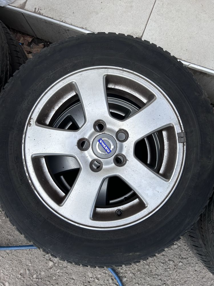 Оригинални алуминиеви лети джанти Volvo 15
