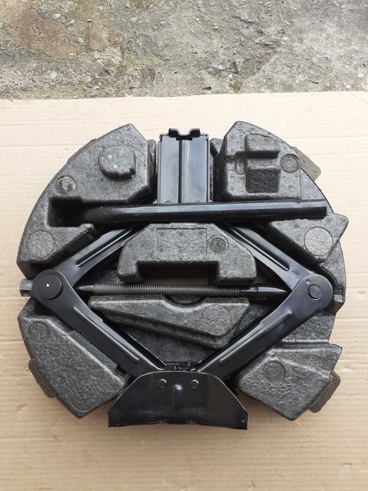 Cric,cheie de roti pentru FORD Kuga, Edge, Puma