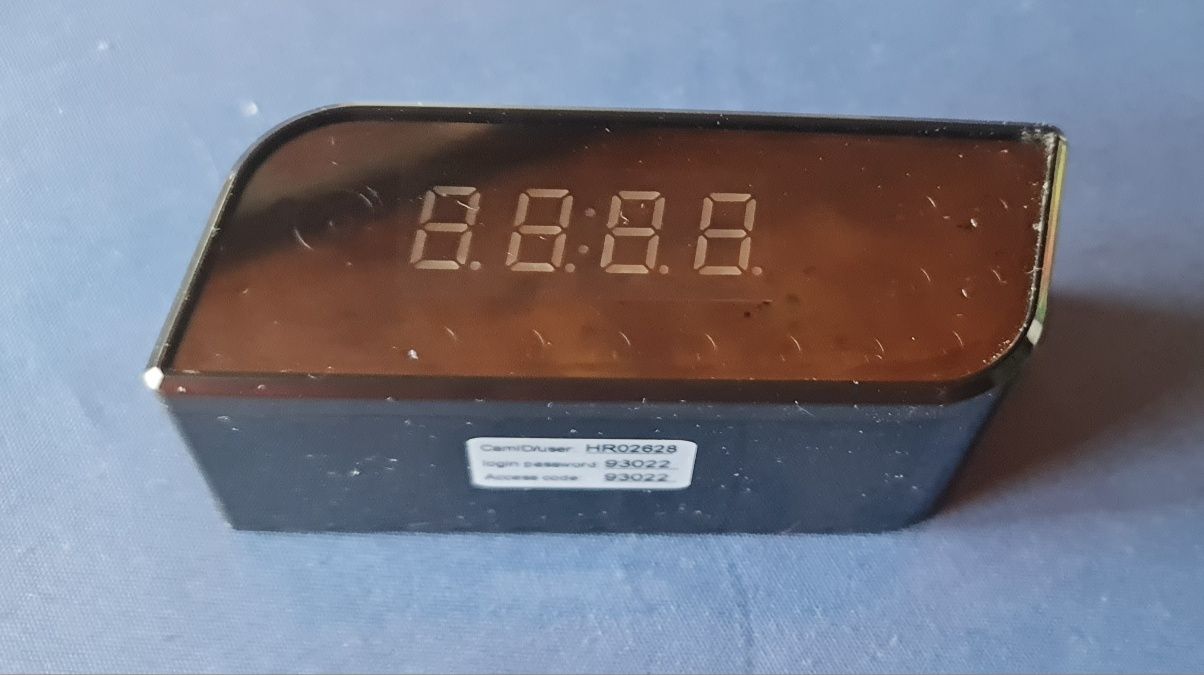 Ceas de birou spy cu camera ascunsă