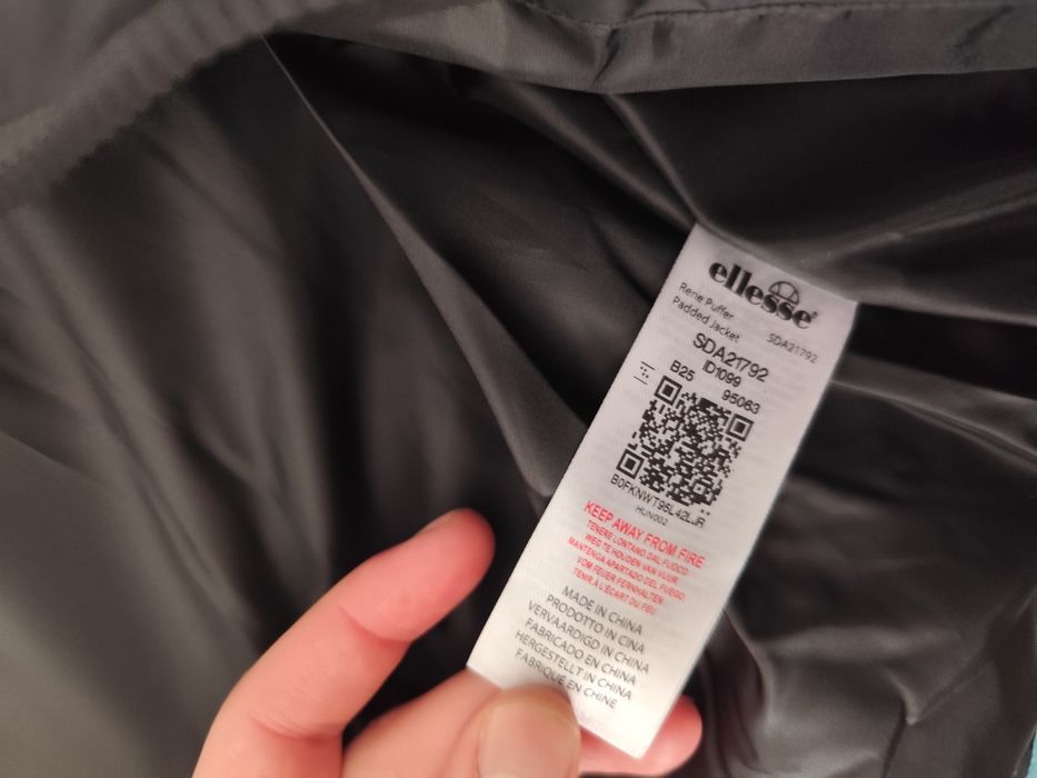 Vând geacă ellesse