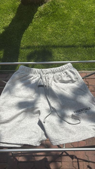 Pantaloni scurți essentials