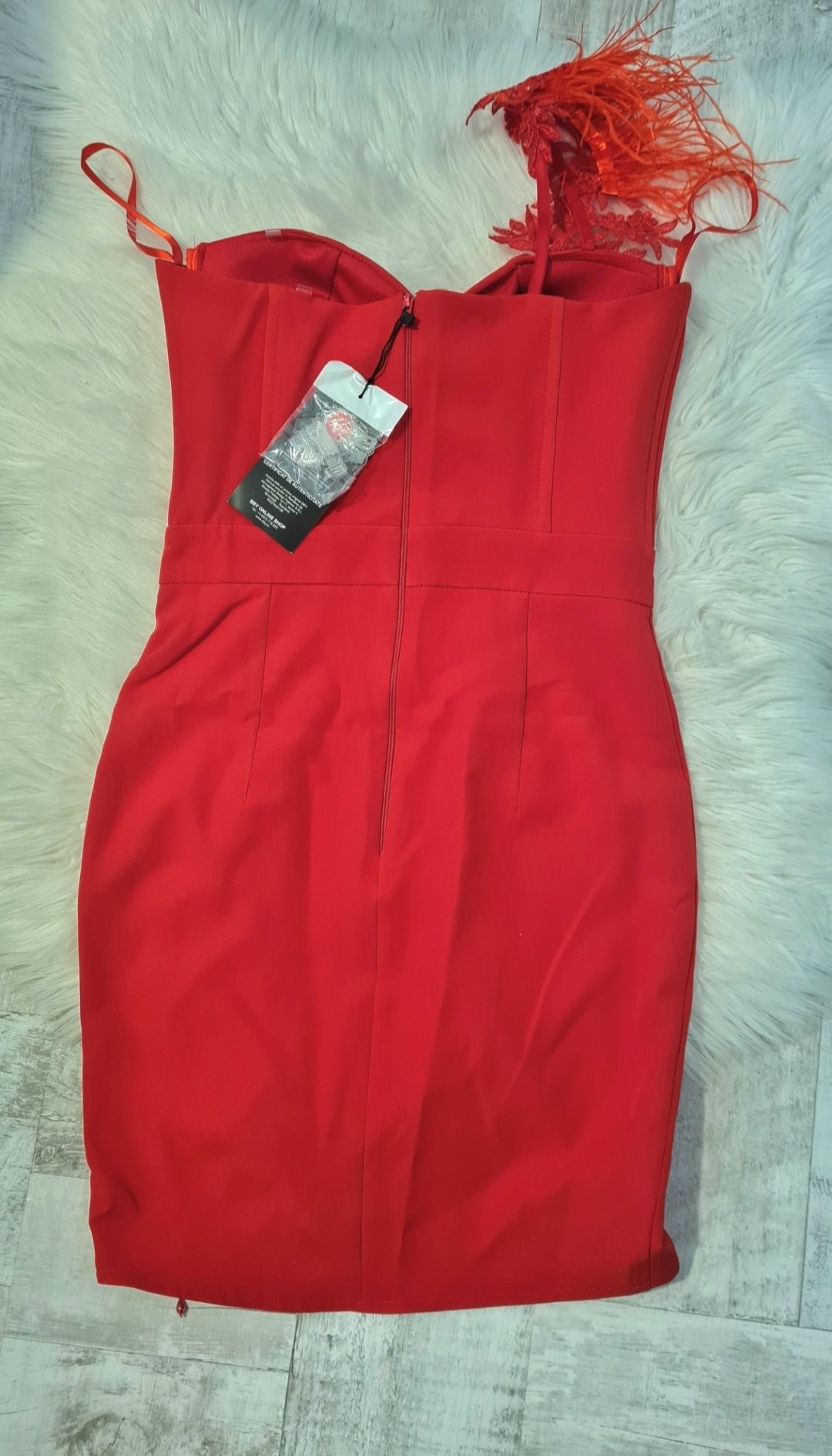 Rochie roșie scurta cu pene BBY MĂRIMEA 36