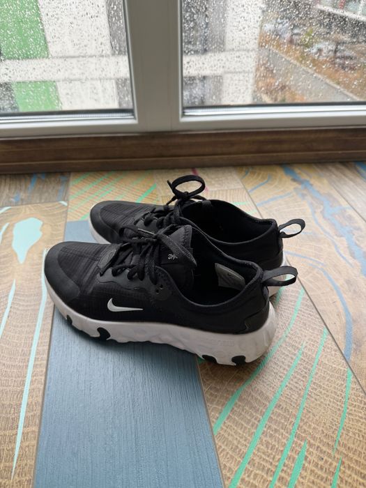 Маратонки Nike Renew