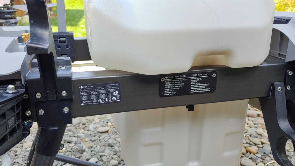 Drona agricola DJI Agras T30 - BONUS: pachet pieste de schimb