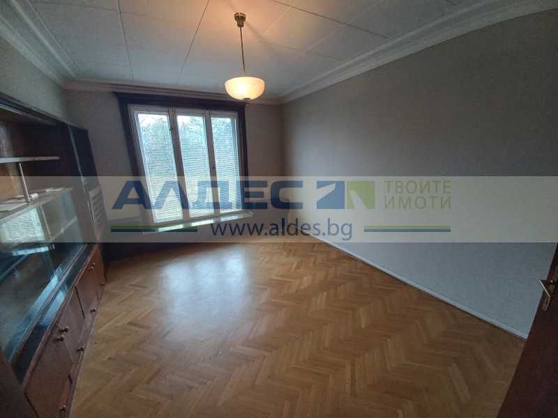 Аристократичен офис до Докторска градина!