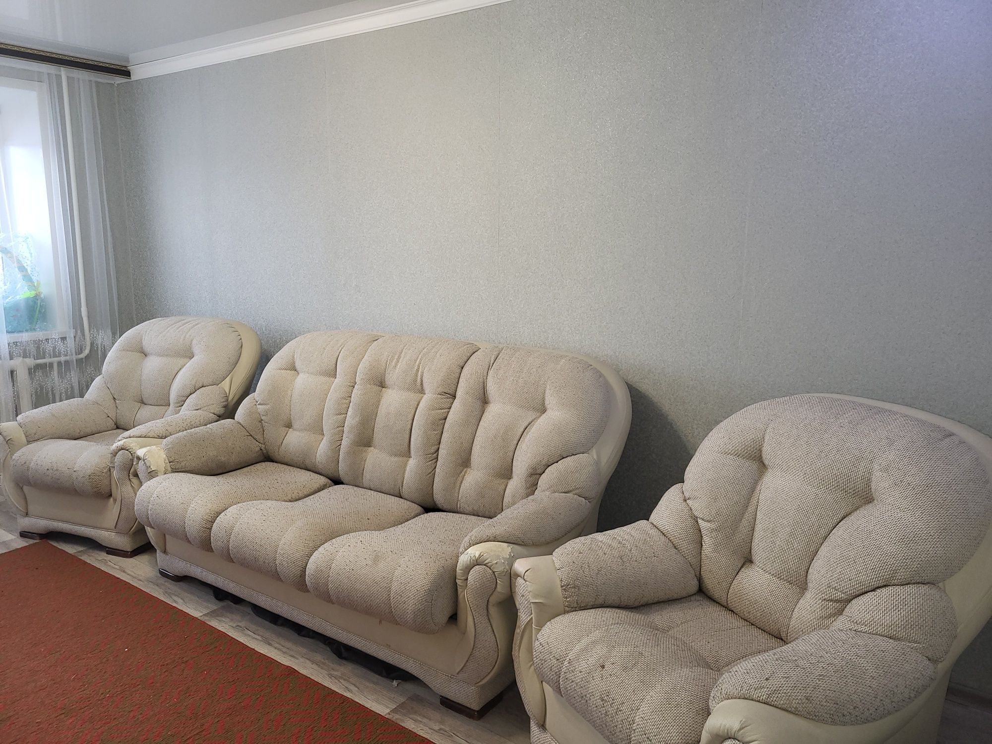 Продам диван в бу состояний