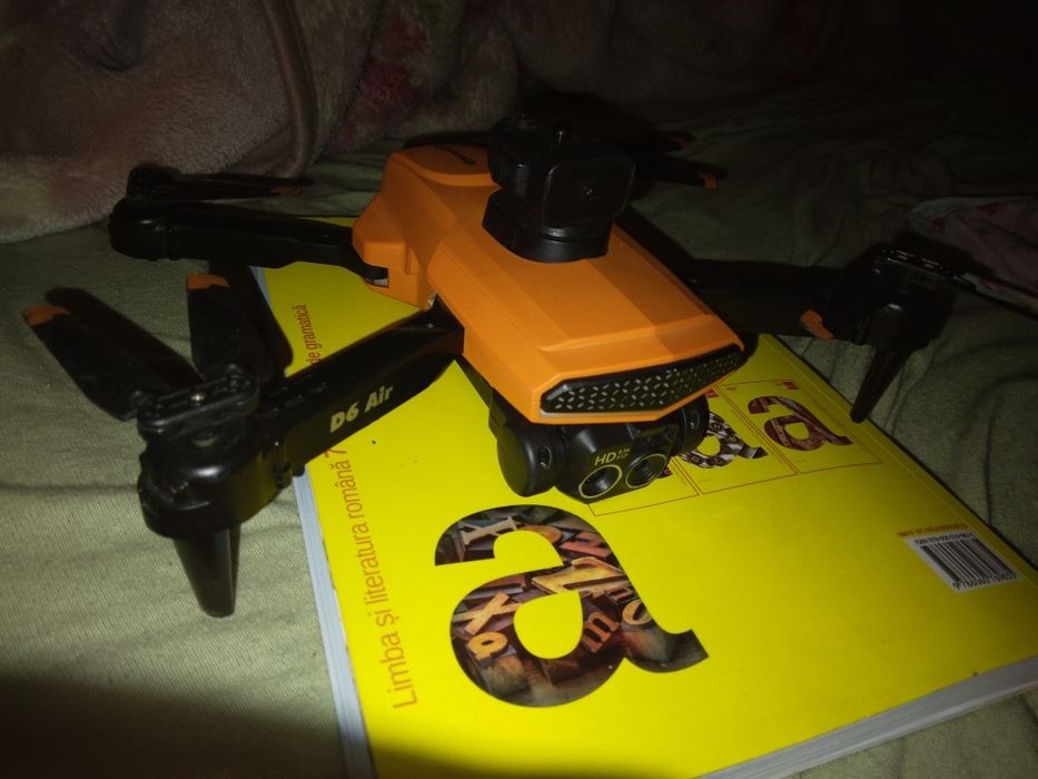 Vând dronă aproape nouă