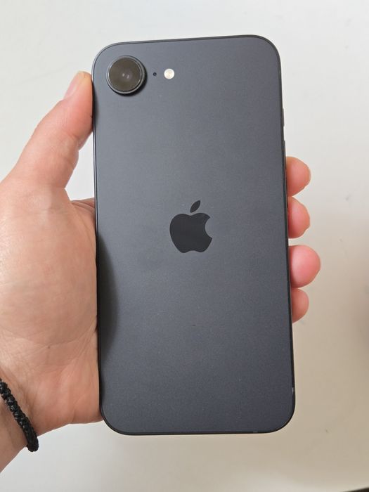 Vand telefon iPhone 16e