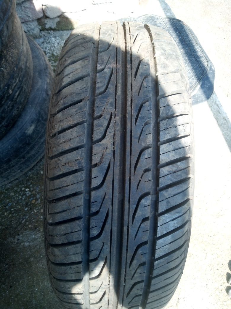 Anvelope 225/65R17 și de 235/65r16c 215 75 r17,5c