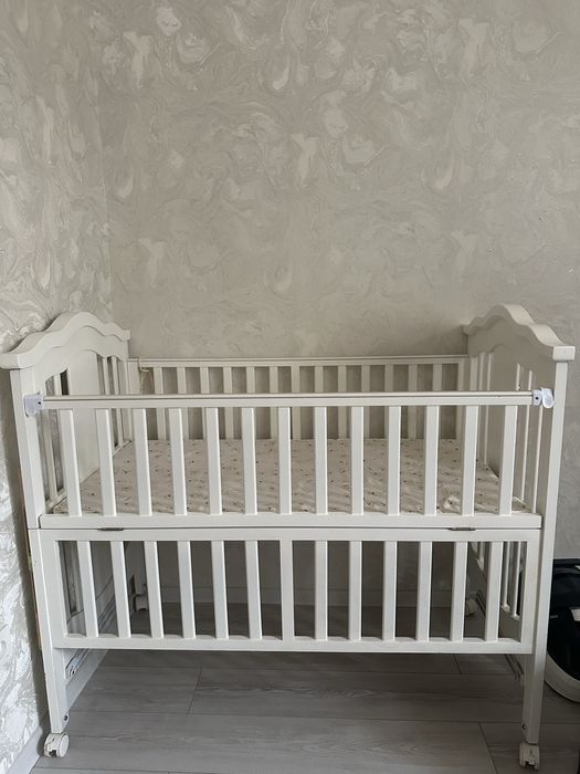 Продам: в хорошем состоянии детскую кроватку