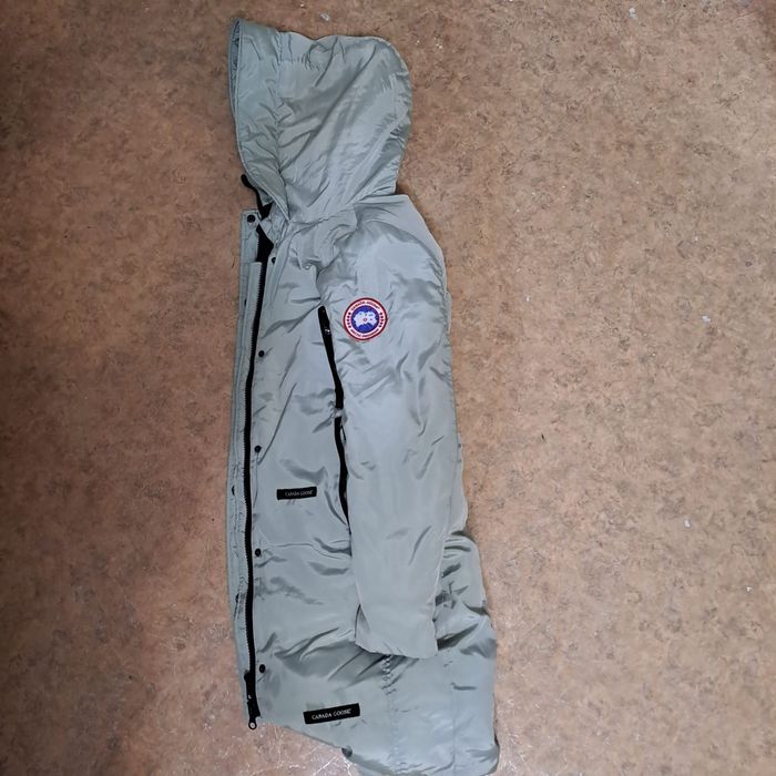 Женская зимняя куртка CANADA GOOSE оригинал срочно