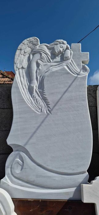Monumente funerare