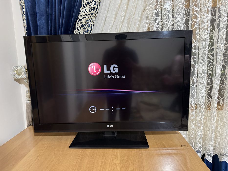 Телевизор LG с диагональю 42 дюйма