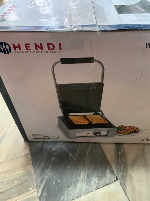 НОВ Професионален гофретник Hendi, 1500W, Чугунена повърхност