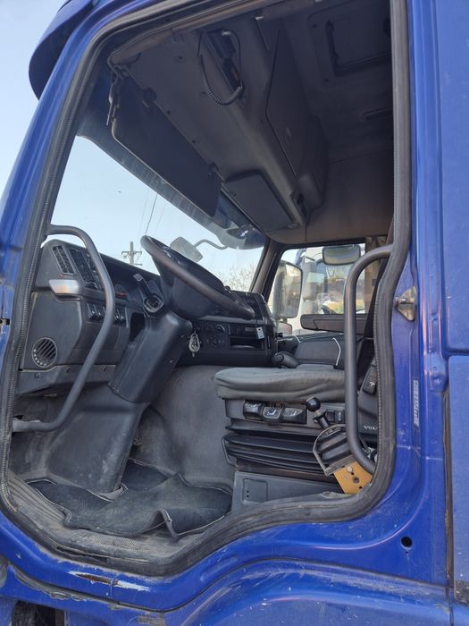 Volvo 8x4 basculabil an 2005