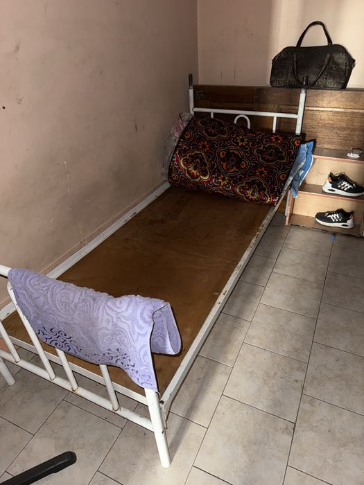 Продается кровать железный 200000 сум